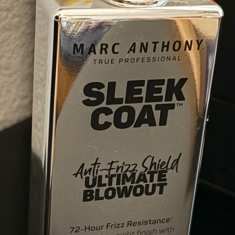 Marc Anthony Sleek Coat Anti-Frizz Shield